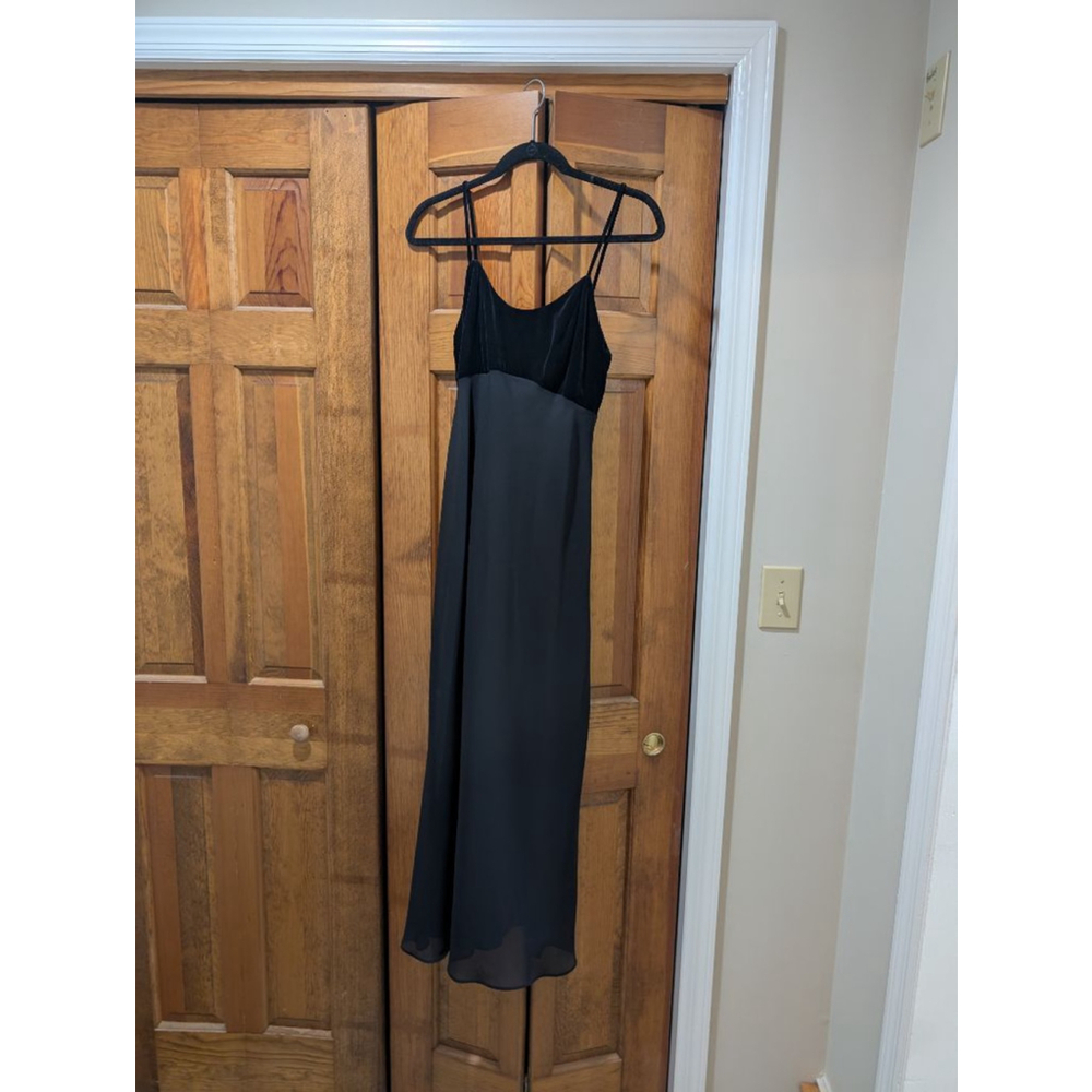 Hampton Dress Co Black Velvet and Crepe Formal Dress Size 4